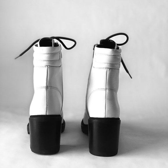 MARC FISHER WHITE LABONI LACE UP COMBAT BOOTS 8.5M - Picture 3 of 8